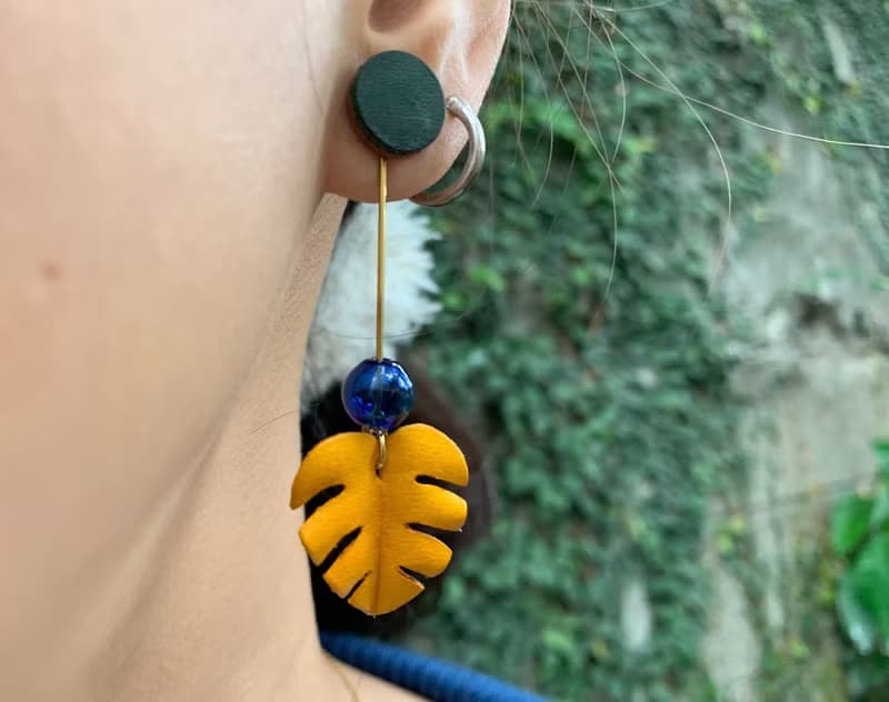 泡泡龜背芋耳飾_玻璃+皮革染色