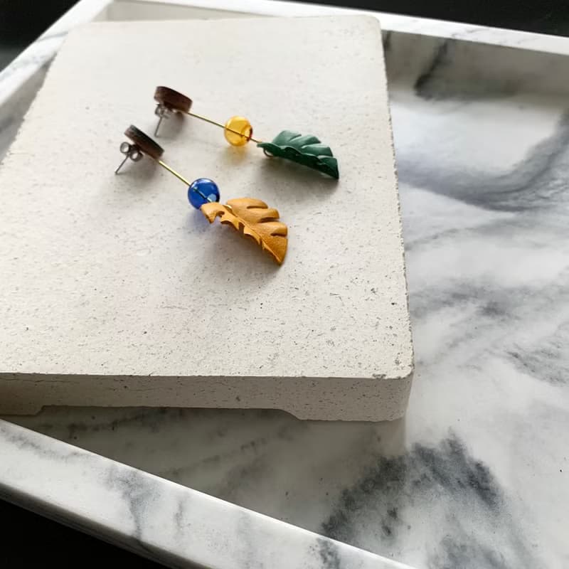 泡泡龜背芋耳飾_玻璃+皮革染色