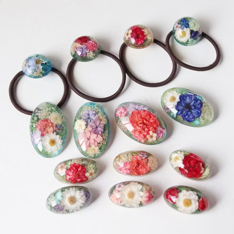 - ramillete 小さな花束 -青バラと花かんざしのブローチ　オーバル型