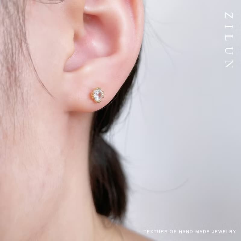 │輕奢│花苞鋯石 • 純銀耳針 • 925silver • 耳夾