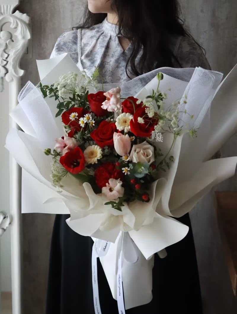 關於浪漫 紅玫瑰 鬱金香 鮮花花束/限台中地區