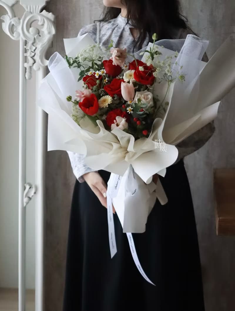 關於浪漫 紅玫瑰 鬱金香 鮮花花束/限台中地區
