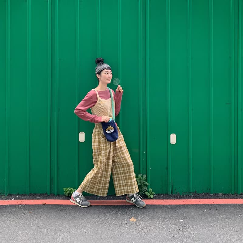 毛毛小松鼠側背包