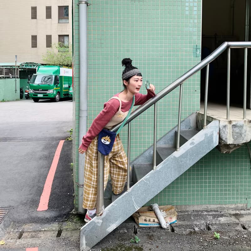 毛毛小松鼠側背包