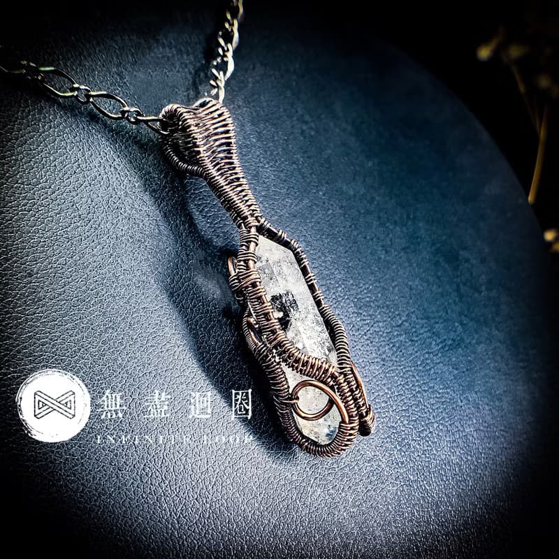 【閃靈之籠】閃靈鑽 金屬線編織雙尖水晶項墜項鍊