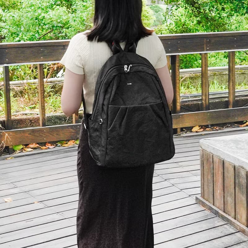 (黑色)輕盈紙感甜美系休閒旅行後背包(大款)33571
