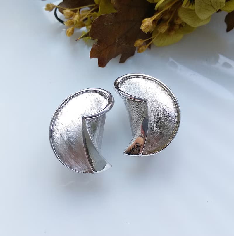 Vintage Jewelry 西洋古董飾品 TRIFARI 銀色調 簡約 夾式耳環