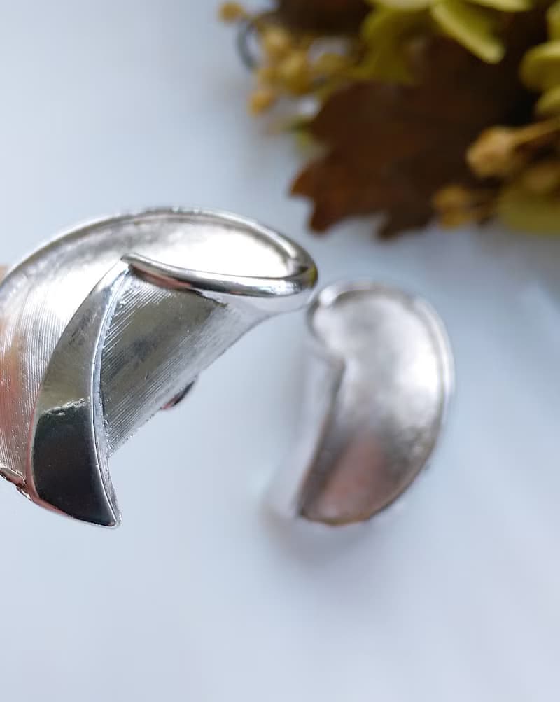 Vintage Jewelry 西洋古董飾品 TRIFARI 銀色調 簡約 夾式耳環