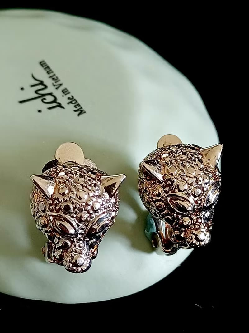 vintage jewelry  經典立體神獸  夾式耳環