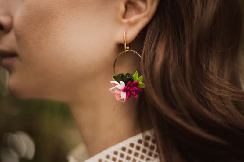 Floral hoop earrings. Pink flowers earrings