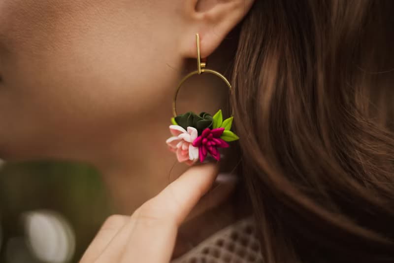 Floral hoop earrings. Pink flowers earrings