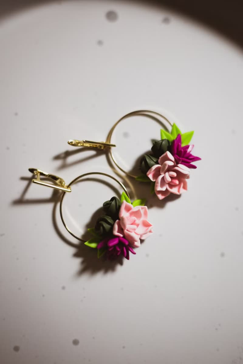 Floral hoop earrings. Pink flowers earrings