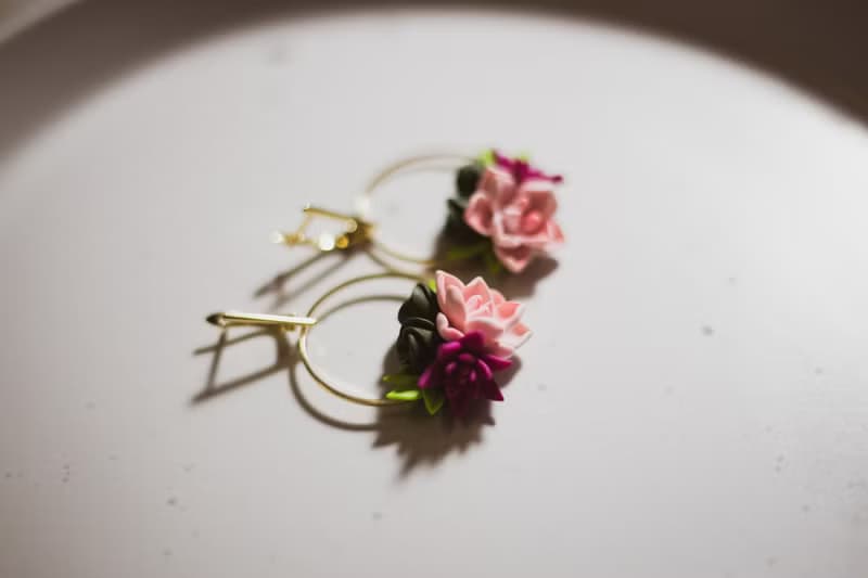 Floral hoop earrings. Pink flowers earrings