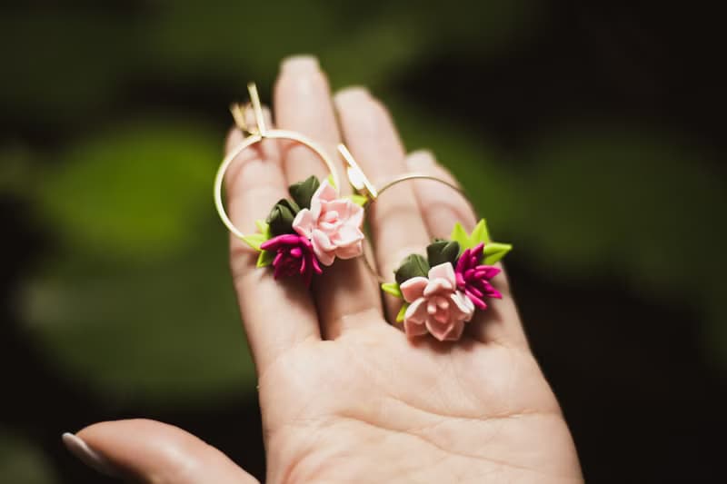 Floral hoop earrings. Pink flowers earrings