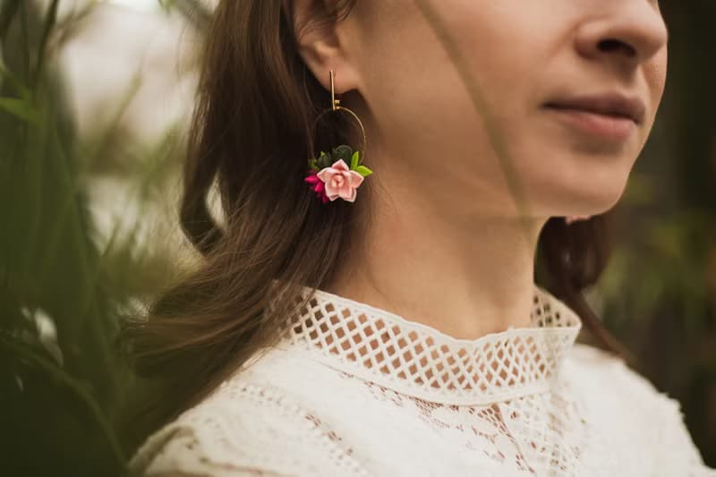 Floral hoop earrings. Pink flowers earrings
