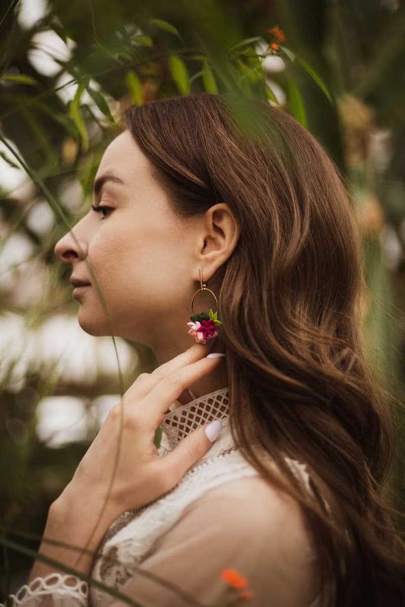 Floral hoop earrings. Pink flowers earrings