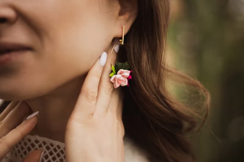 Floral hoop earrings. Pink flowers earrings
