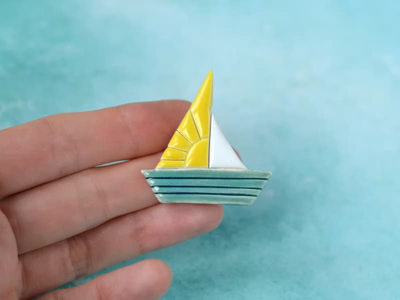 Ceramic sailing boat pin