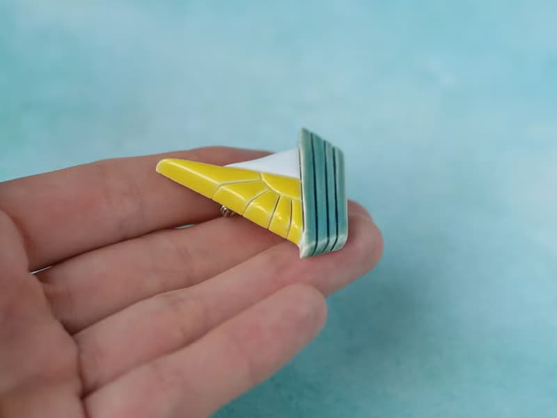 Ceramic sailing boat pin