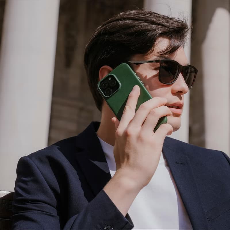 磁吸防摔皮革手機殼 iPhone 16系列 — 森林綠