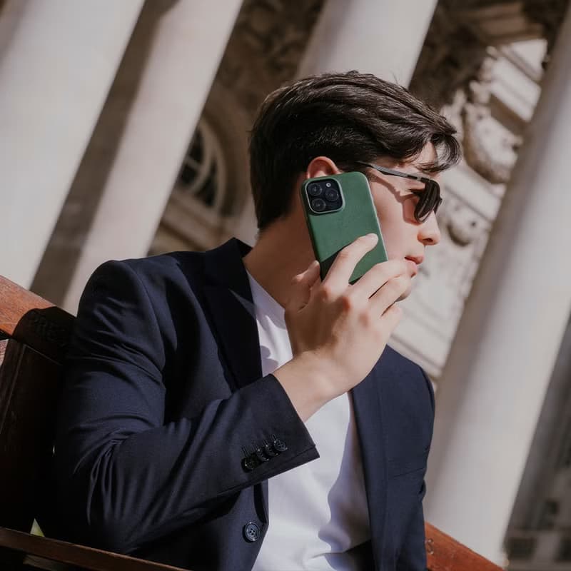 磁吸防摔皮革手機殼 iPhone 16系列 — 森林綠