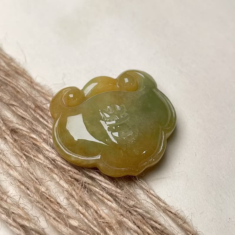 冰黃飄綠花翡翠如意吊飾 | 天然緬甸玉翡翠A貨