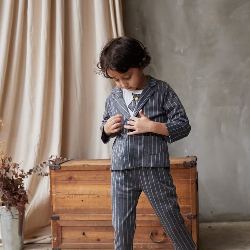 Charles系列灰色直條西裝外套褲子三件組