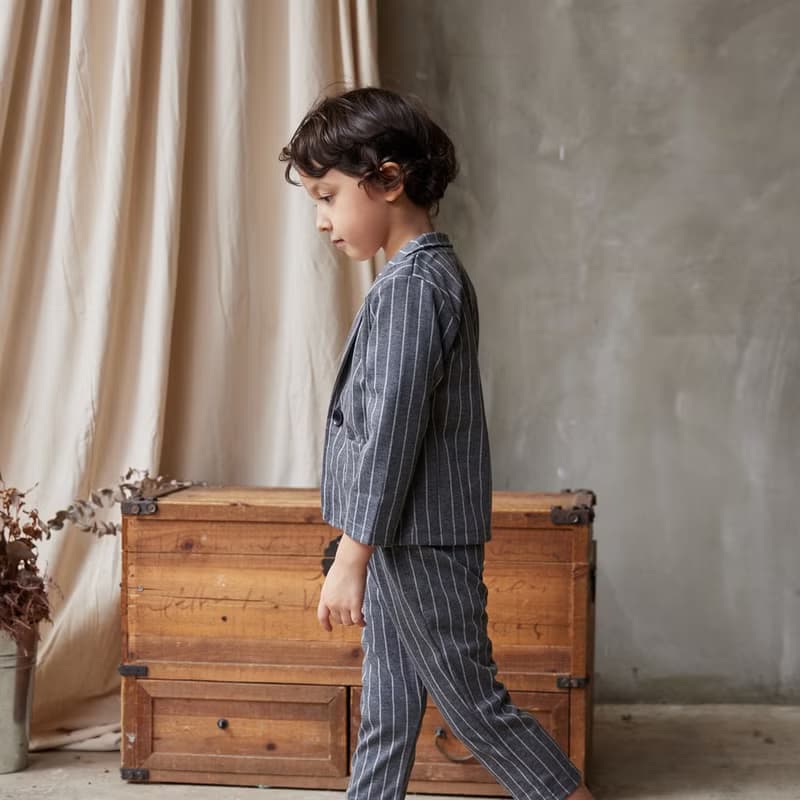 Charles系列灰色直條西裝外套褲子三件組