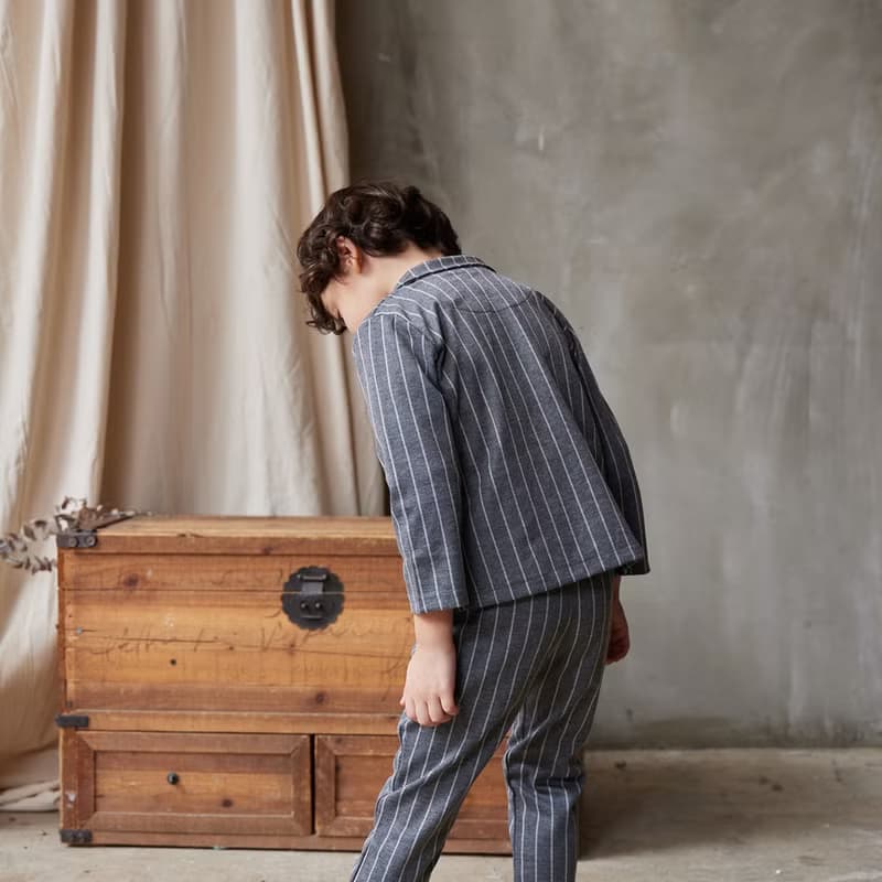 Charles系列灰色直條西裝外套褲子三件組