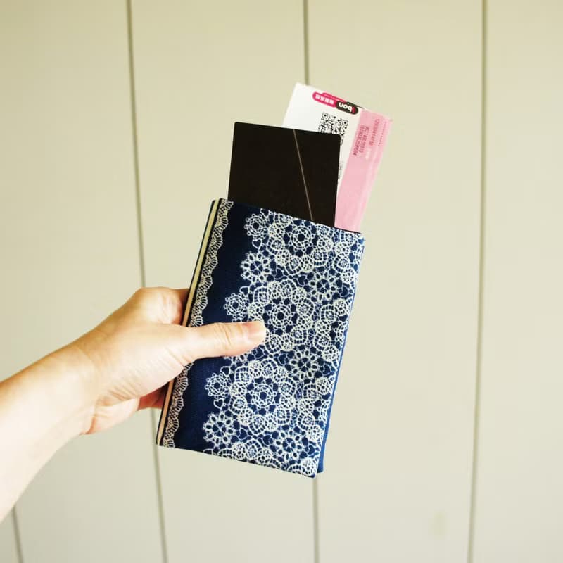 Lovely日本布【丹寧風蕾絲護照套】布書套9.5X14cm牛仔藍E