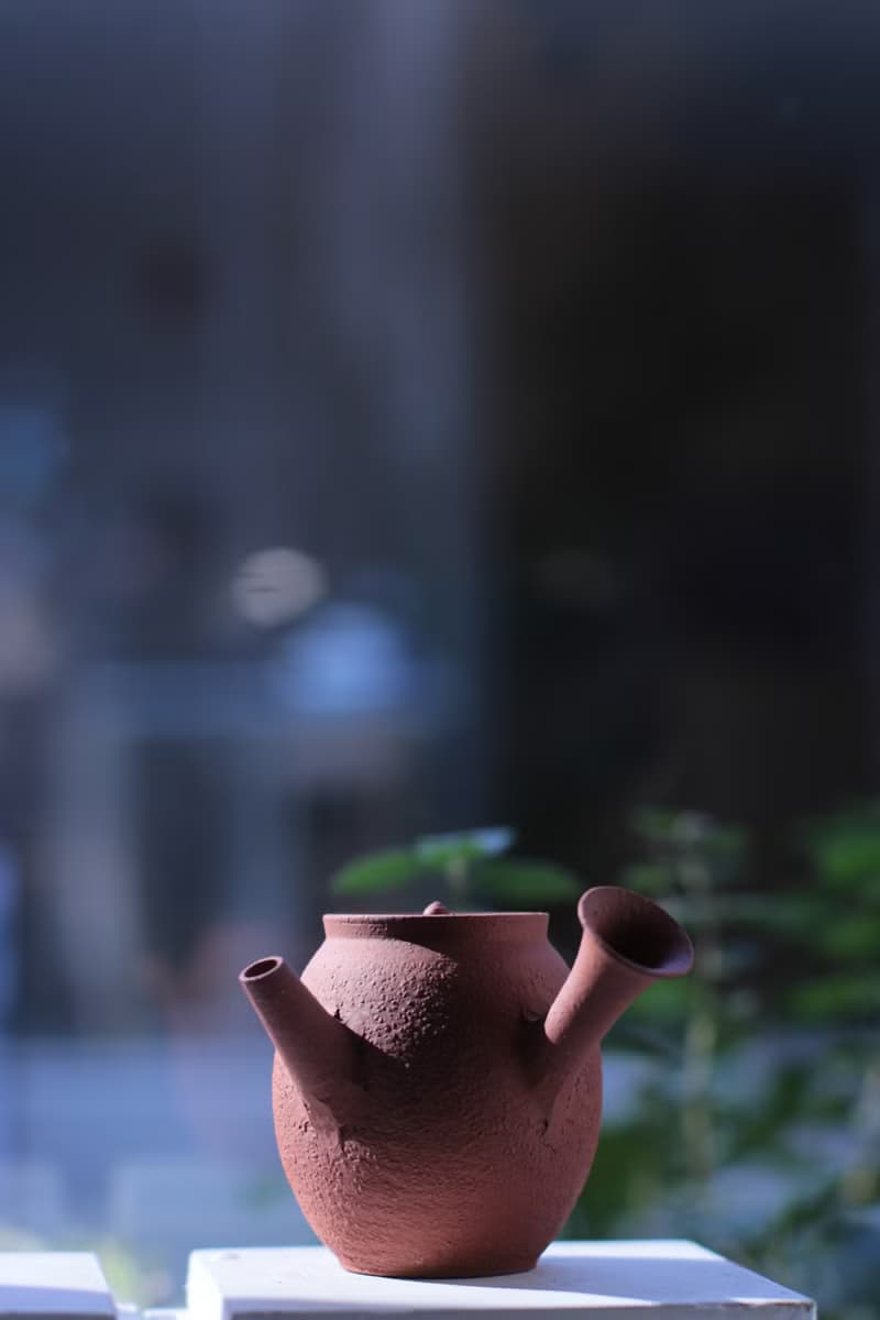 側把朱泥壺