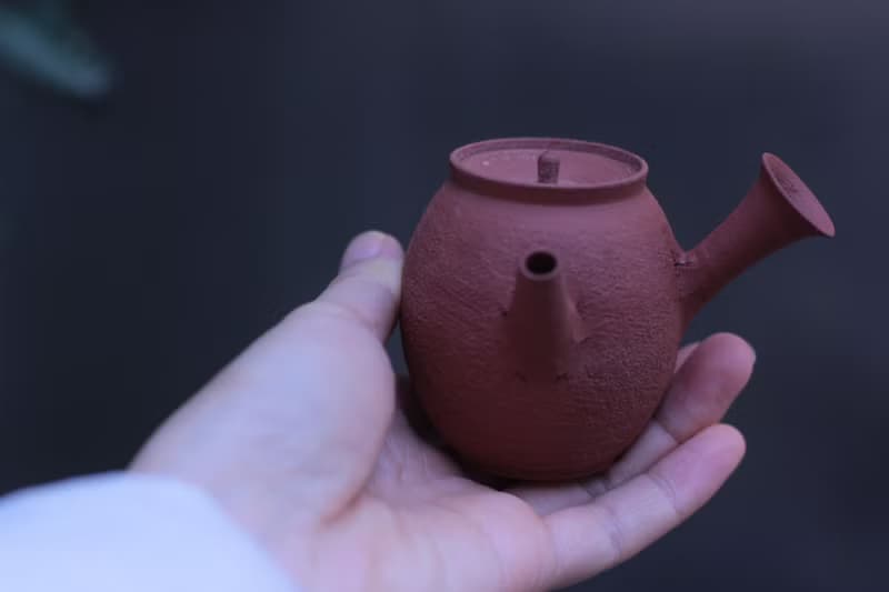 側把朱泥壺