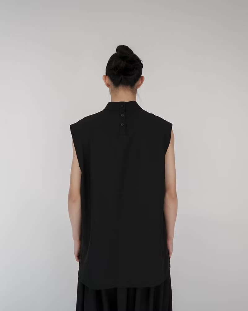 MUKK DESIGN 小高領無袖上衣