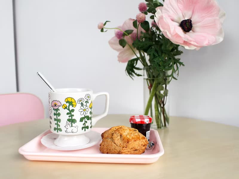 1537 FOOTED MUG CUP