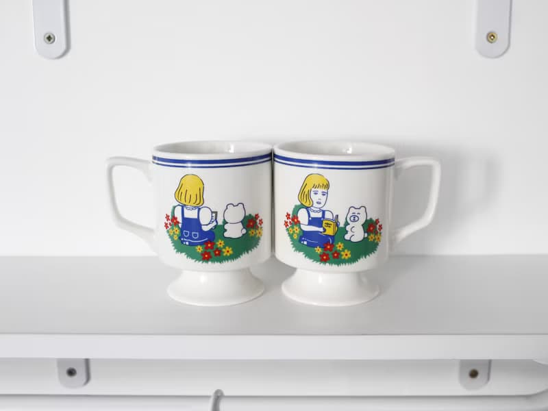 1537 FOOTED MUG CUP