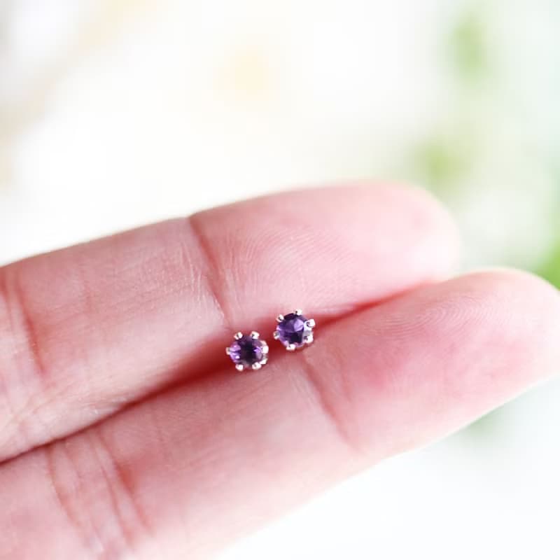 愛の守護石 ベビーアメジストのスタッドピアス　3mm 1ペア 2月誕生石
