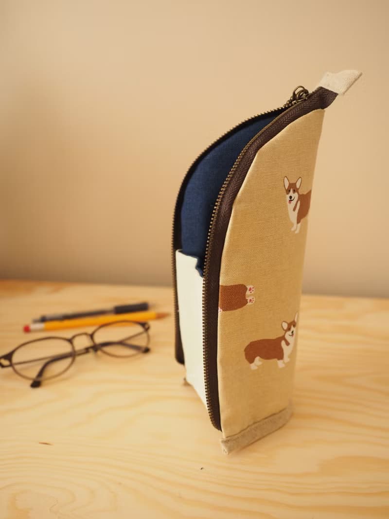 手工製作 可愛狗狗歌基圖案直立式筆袋 眼鏡袋 餐具袋 化妝袋