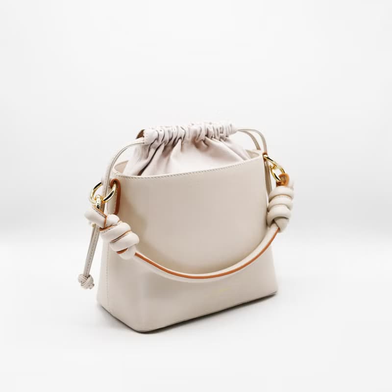 Fuji Bucket Bag 真皮斜背水桶包  / Vanilla Caramel 奶油色
