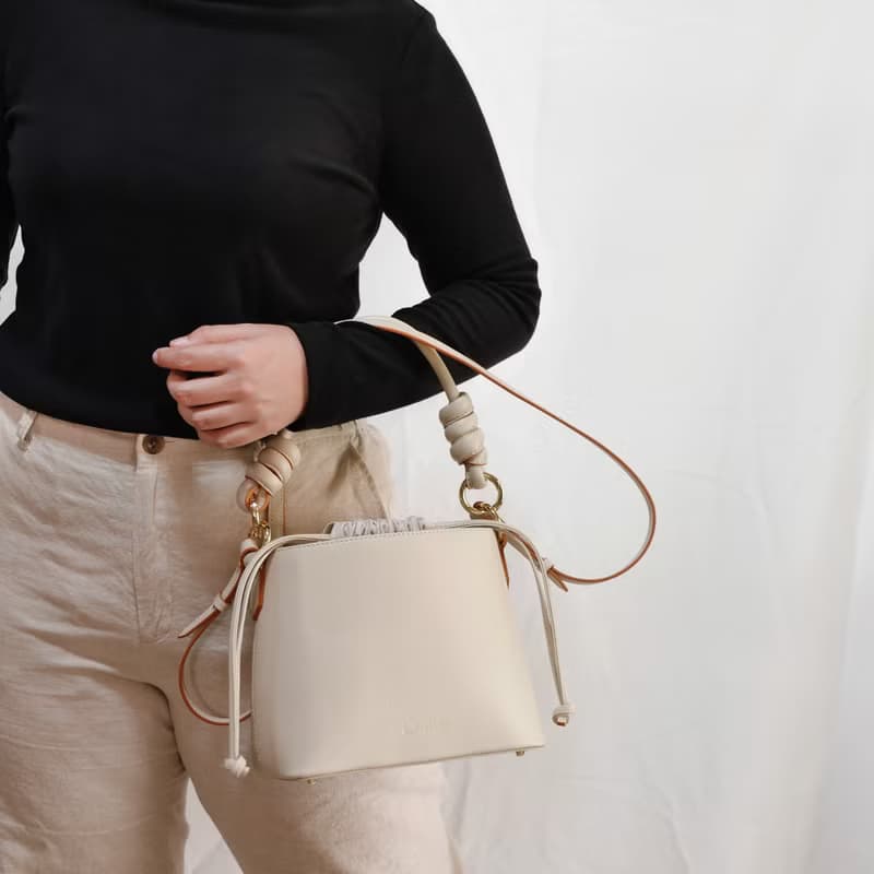 Fuji Bucket Bag 真皮斜背水桶包  / Vanilla Caramel 奶油色