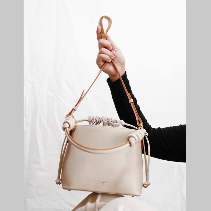 Fuji Bucket Bag 真皮斜背水桶包  / Vanilla Caramel 奶油色