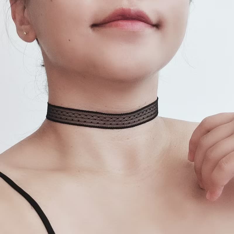 黑/白 裸肌感 復古小點點透膚蕾絲choker
