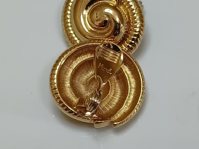 vintage jewelry Monet 金色立體螺形 夾式耳環