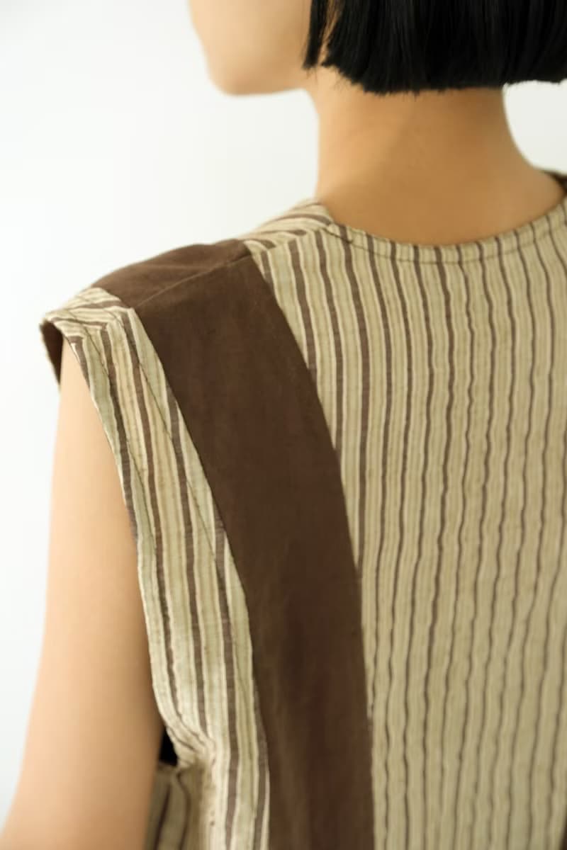 川 衣 WEAR BEING  蠶絲拼接裁片背心  咖啡/條紋