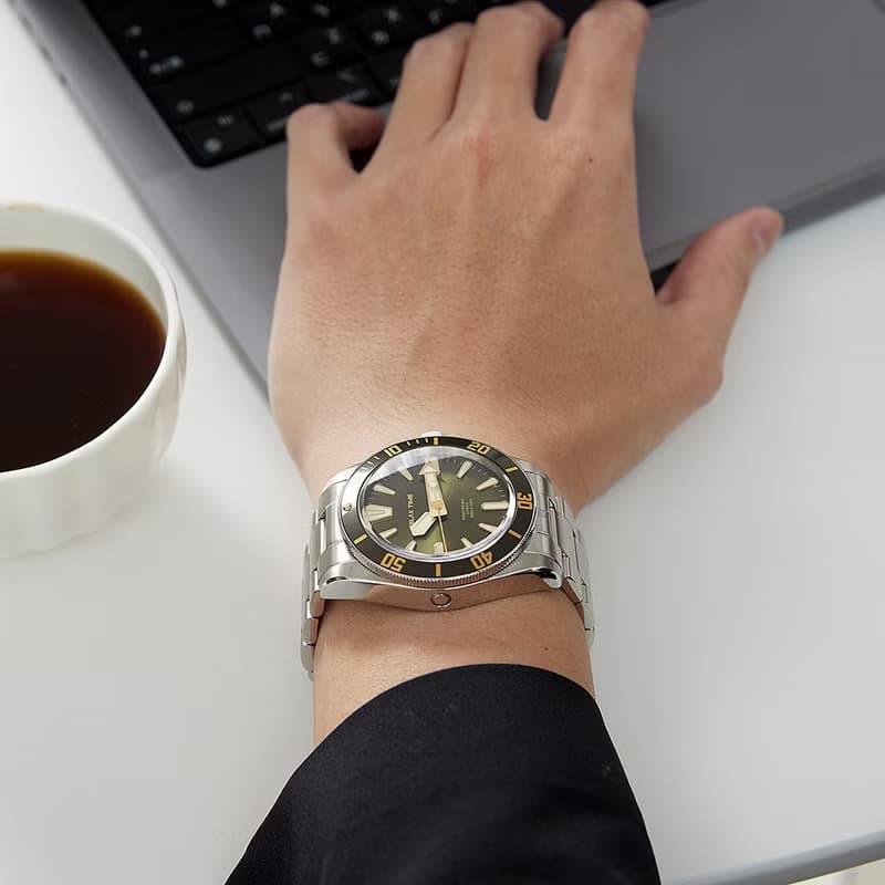 RELAX TIME 海神系列  300米潛水機械腕錶 銀x綠 (RT