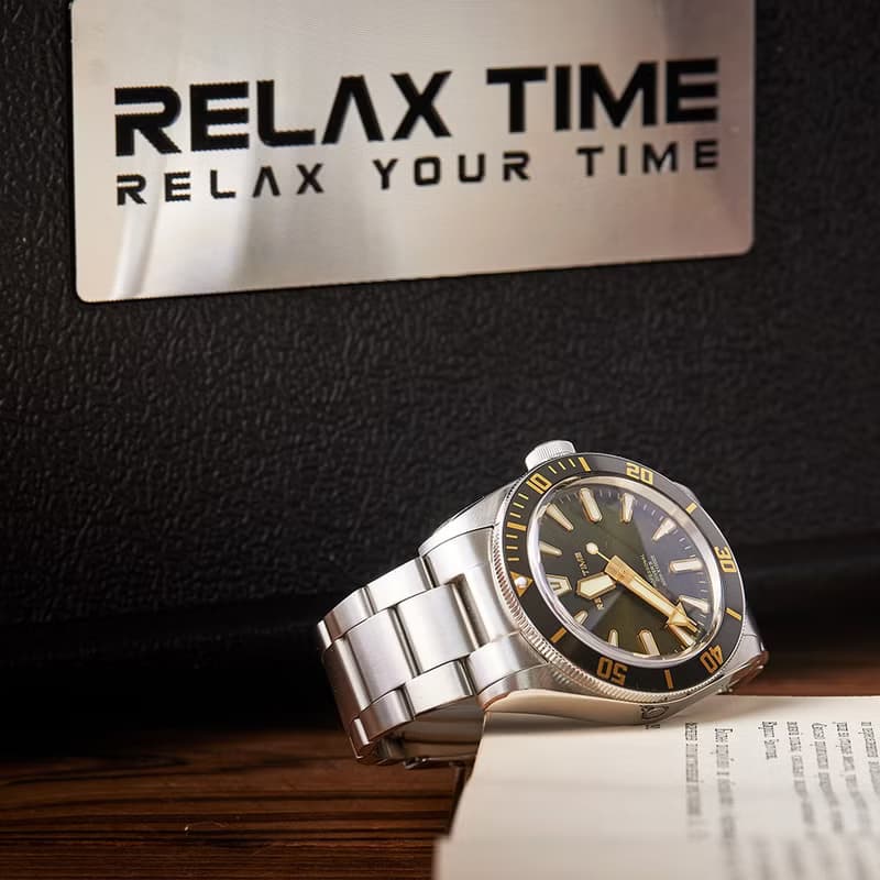 RELAX TIME 海神系列  300米潛水機械腕錶 銀x綠 (RT