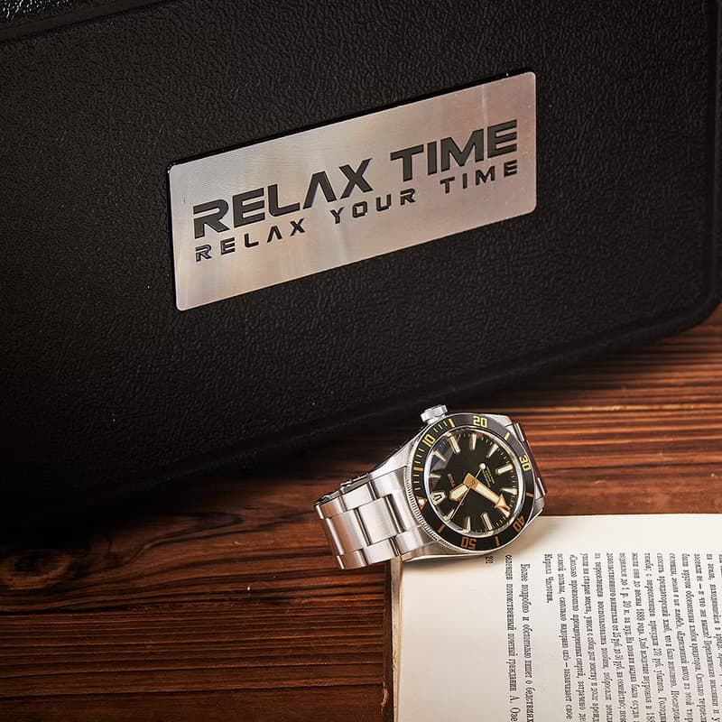 RELAX TIME 海神系列  300米潛水機械腕錶 銀x綠 (RT