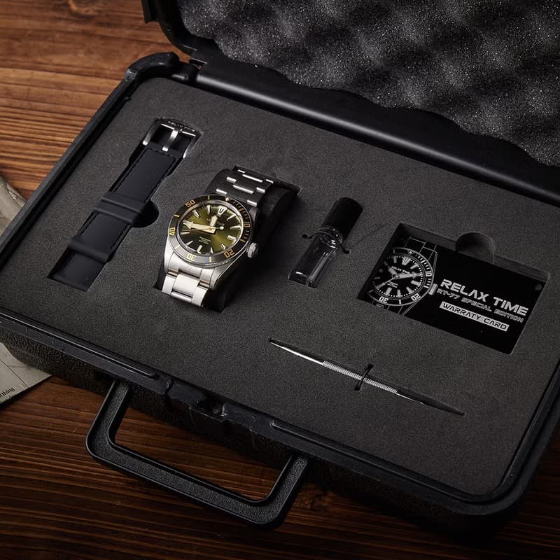 RELAX TIME 海神系列  300米潛水機械腕錶 銀x綠 (RT