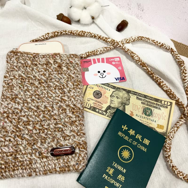 【手作】10趴超細緻羊毛手機包-(淺棕) 旅行包/護照/小廢包/小香
