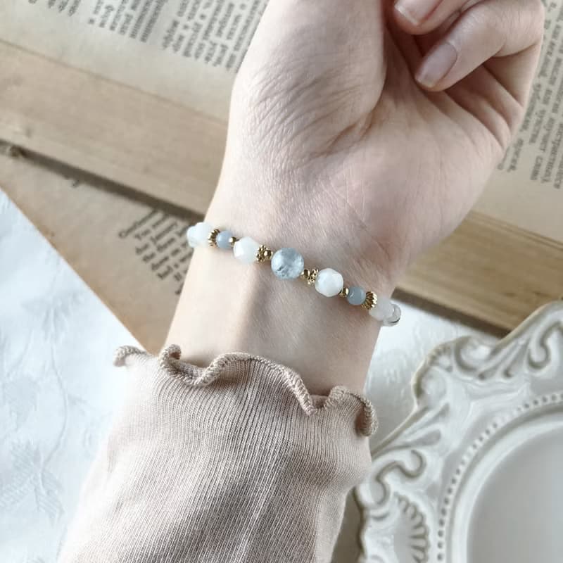 雪花冰。冰種海藍寶 摩根石 天使石 月亮石14K包金 天然石手鍊