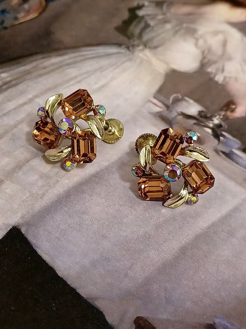 vintage jewelry  LISNER 大地色系方形萊茵花卉 夾式耳環